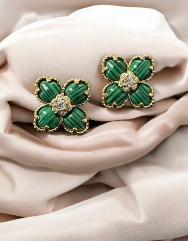 FLOWER CLOVER MALACHITE STUD EARRINGS GOLD