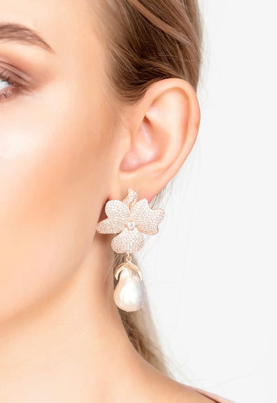 BAROQUE PEARL WHITE FLOWER CLIP ON DROP EARRINGS ROSEGOLD